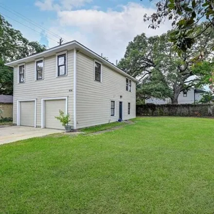Buy this 2 bed house on 414 W 14th St in Houston, Texas