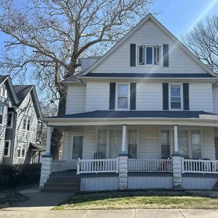 Buy this studio house on 19th Street in Rock Island, IL 61201
