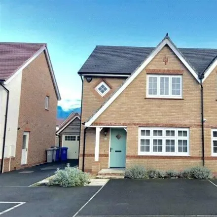 Rent this 3 bed duplex on unnamed road in West Timperley, WA14 5DR