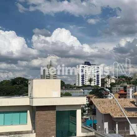 Buy this 5 bed house on Rua Mestre Pedrinho in Sede, Contagem - MG