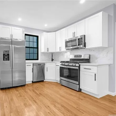 Image 6 - 927 Rogers Avenue, New York, NY 11226, USA - House for sale