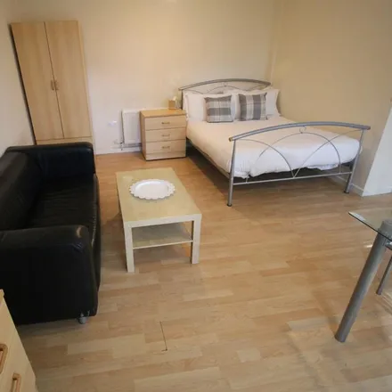 Image 2 - University of Leeds, Springfield Mount, Leeds, LS2 9NH, United Kingdom - Apartment for rent