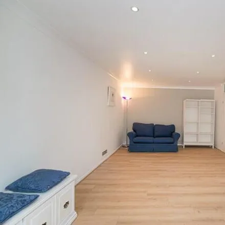 Image 6 - Penner Close, London, SW19 6PS, United Kingdom - Duplex for rent