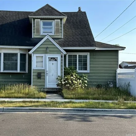 Buy this 2 bed house on 9 Franklin St in East Rockaway, New York