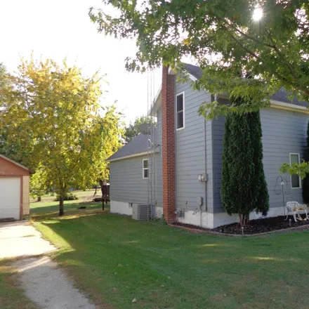 Buy this 2 bed house on 913 West Broadway Street in Dumont, Butler County