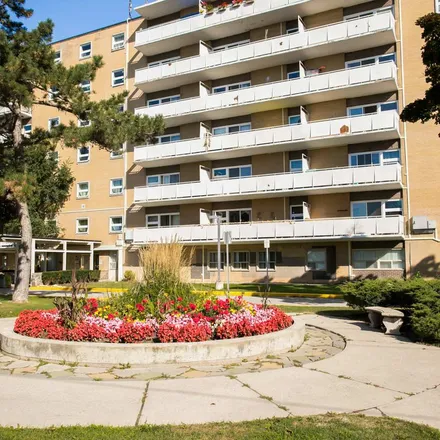 Image 3 - 29 Carluke Crescent, Toronto, ON M2L 2J2, Canada - Apartment for rent