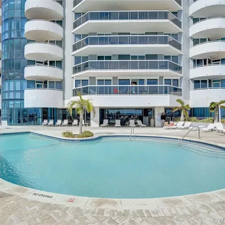 Rent this 3 bed apartment on Lombardy Inn in Collins Avenue, Miami Beach