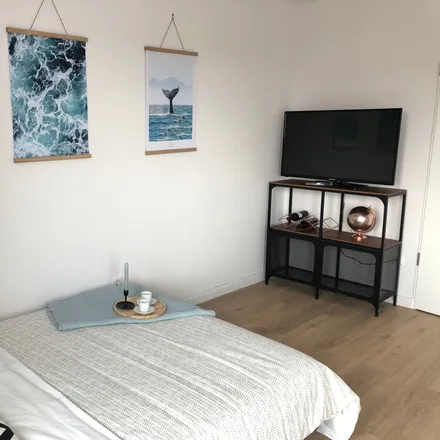 Rent this 1 bed apartment on Rahel-Varnhagen-Weg 38 in 21035 Hamburg, Germany