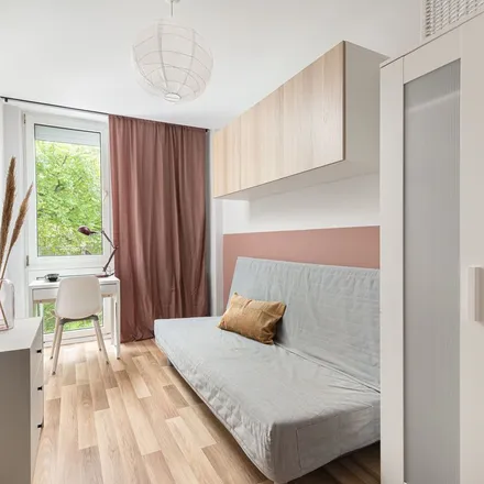 Rent this 6 bed apartment on Aleja Jerzego Waszyngtona 33 in 04-030 Warsaw, Poland