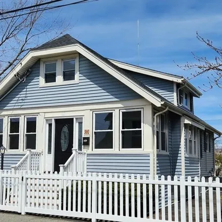 Image 1 - 21 Beckert Avenue, Point of Pines, Revere, MA 01910, USA - House for sale