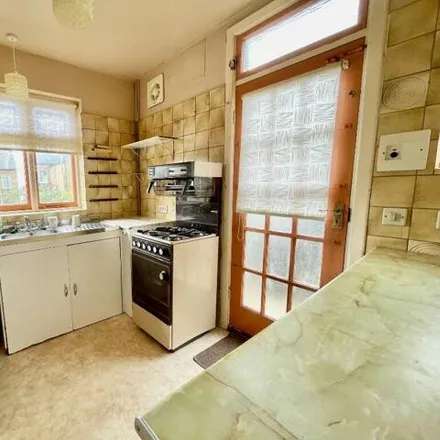 Image 8 - Queens Road, Leigh on Sea, SS9 1BA, United Kingdom - House for sale
