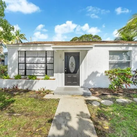 Rent this 2 bed house on Delray Beach Public Library in Southeast 4th Street, Delray Beach