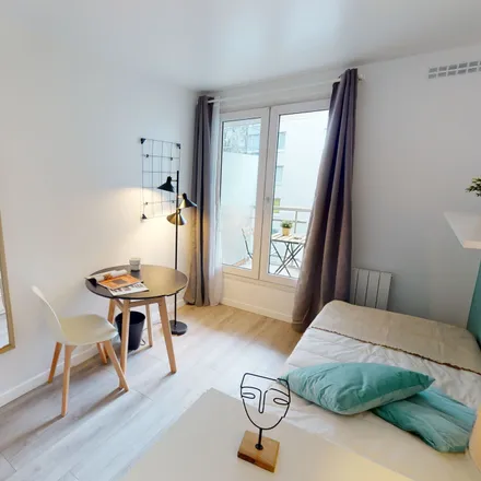 Rent this 4 bed room on 25 Rue d'Essling