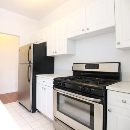Rent this 2 bed condo on 301 West 21st Street in New York, NY 10011