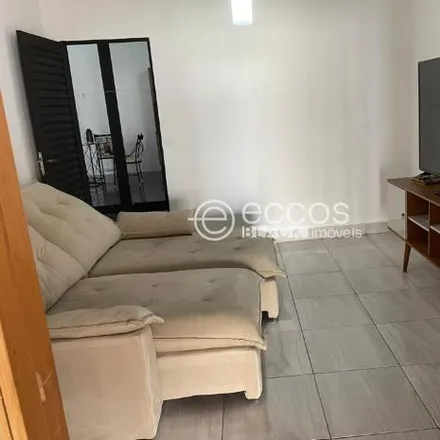 Buy this 3 bed house on Rua Tupaciguara in Nossa Senhora Aparecida, Uberlândia - MG