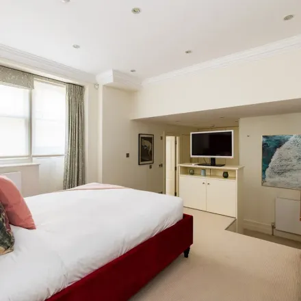 Rent this 2 bed apartment on Eastbourne Mews in London, W2 3QU