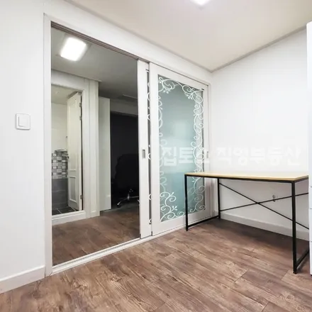 Rent this studio apartment on 서울특별시 관악구 봉천동 49-45