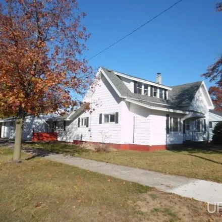 Buy this 4 bed house on 682 South 18th Street in Gladstone, MI 49837