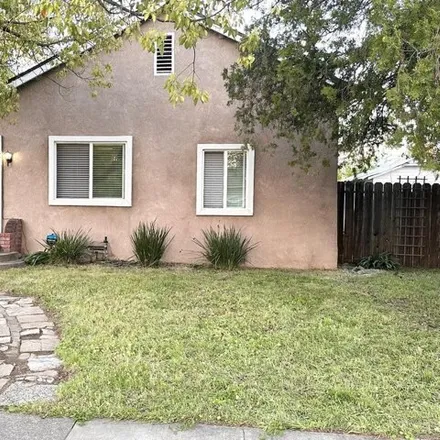 Buy this 2 bed house on 201 B Street in Roseville, CA 95678