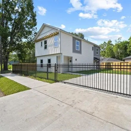 Buy this 3 bed house on 6581 Maybell Street in Houston, TX 77091