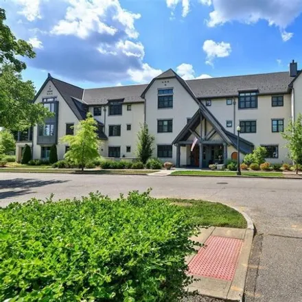 Buy this 2 bed condo on Lane O in Mariemont, Hamilton County