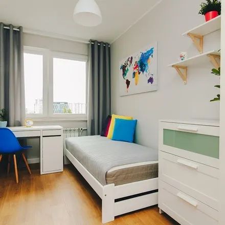 Rent this 5 bed room on unnamed road in 02-663 Warsaw, Poland
