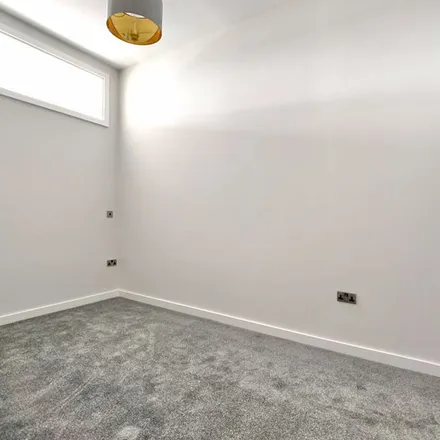 Image 4 - South Parade, Morley, LS27 8FE, United Kingdom - Apartment for rent