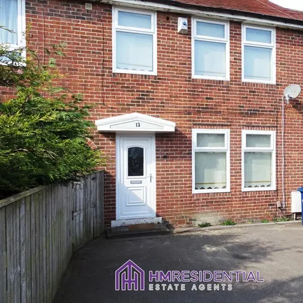 Rent this 3 bed townhouse on Holmesdale Road in Newcastle upon Tyne, NE5 3NL