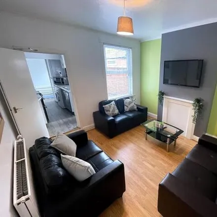 Rent this 4 bed townhouse on 29 Carmelite Road in Coventry, CV1 2BX
