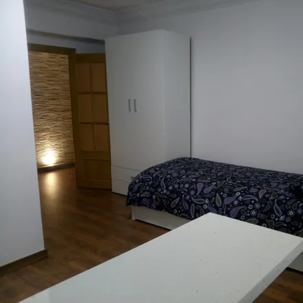 Rent this 4 bed room on Carrer del Dos d'Abril in 46005 Valencia, Spain