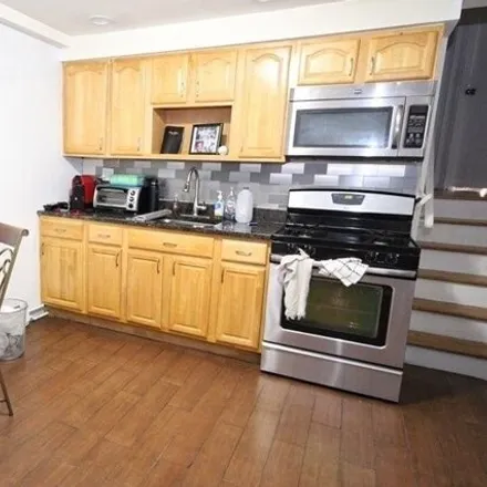 Image 3 - 2078 Bergen Avenue, New York, NY 11234, USA - House for sale