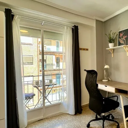 Rent this 4 bed room on Carrer del Brasil in 38, 46018 Valencia