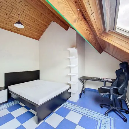 Rent this 3 bed apartment on Rue de Thoricourt 6A in 7063 Soignies, Belgium
