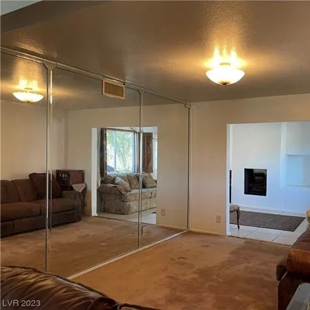 Image 6 - 574 Campbell Drive, Las Vegas, NV 89107, USA - House for sale