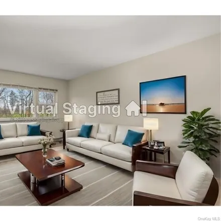 Image 5 - 200 Woodland Hills Road, City of White Plains, NY 10603, USA - Condo for sale