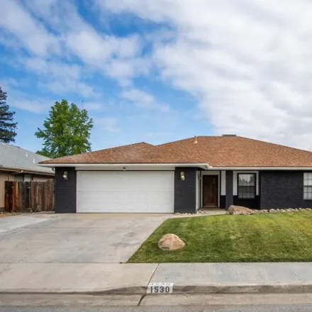 Buy this 3 bed house on 1530 West Median Circle in Porterville, CA 93257