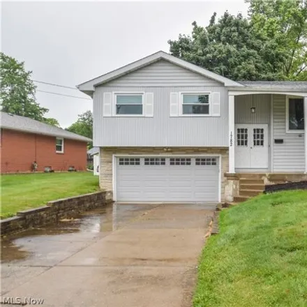 Buy this 3 bed house on 1778 Lancaster Drive in Austintown, OH 44511
