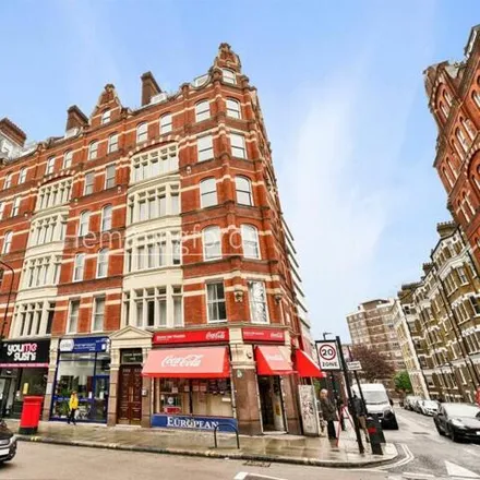 Rent this 2 bed room on Dna Associates in 69 Gray's Inn Road, London