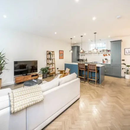 Rent this 3 bed apartment on 6 Kynance Mews in London, SW7 4AN