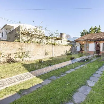 Buy this 3 bed house on Lautaro 159 in Partido de Lomas de Zamora, Temperley