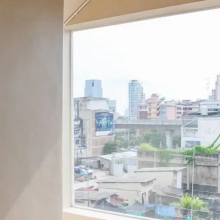 Rent this 1 bed apartment on The Stock Exchange of Thailand in 93, Ratchadaphisek Road