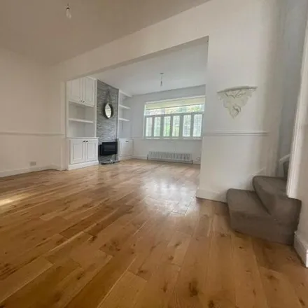 Image 4 - Fairlop Station, Forest Road, London, IG6 3HE, United Kingdom - Townhouse for rent