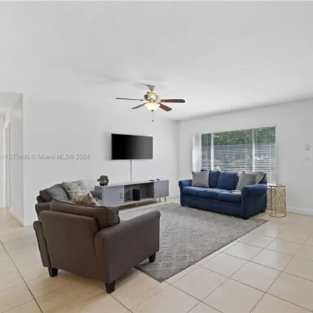 Image 7 - Northeast 51st Street, Fairlawn, Deerfield Beach, FL 33441, USA - House for rent