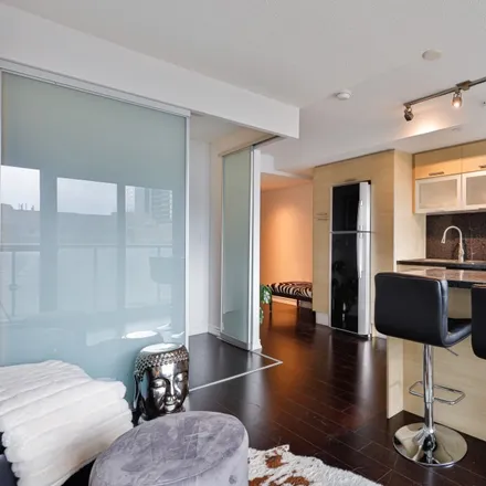 Image 3 - 384 Yonge Street, Old Toronto, ON M5B 1S8, Canada - Apartment for sale