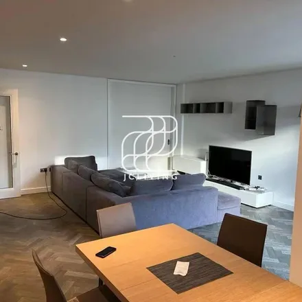 Rent this 3 bed apartment on 200 Queensway in London, W2 5RA