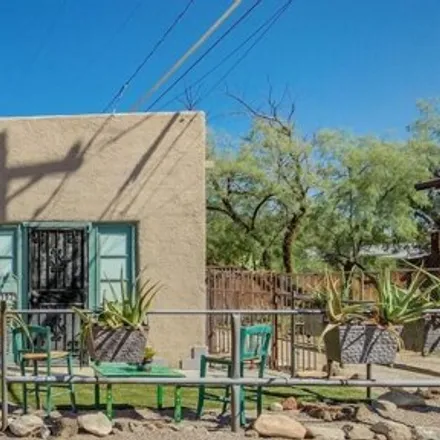 Buy this 2 bed house on 1104 East Waverly Street in Tucson, AZ 85724
