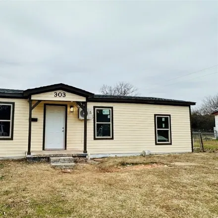 Buy this 3 bed house on 335 North 8th Street in Comanche, Stephens County