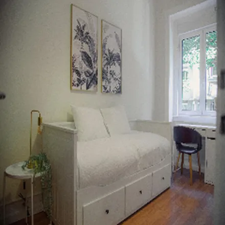 Rent this 6 bed room on Peróla do Parque in Rua Sampaio e Pina 13, 1070-241 Lisbon