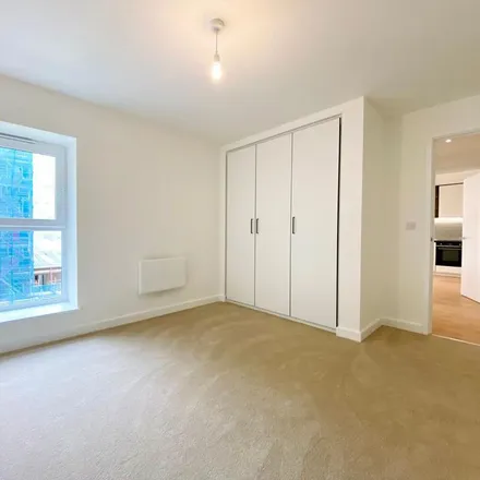 Image 7 - Fairbank House, Beaufort Square, London, NW9 5SW, United Kingdom - Apartment for rent