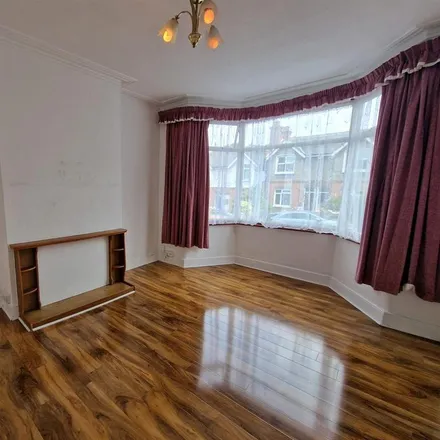Image 2 - Boundary Court 1 - 8, Brunswick Park Road, London, N11 1HP, United Kingdom - Townhouse for rent